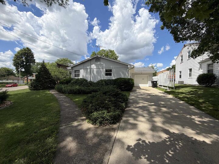 Property Photo: 1348 Lincoln Court WI 53511