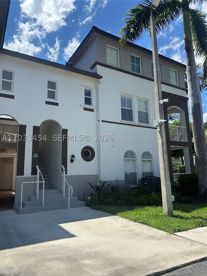 Property Photo:  4311 SW 160th Ave 105  FL 33027 