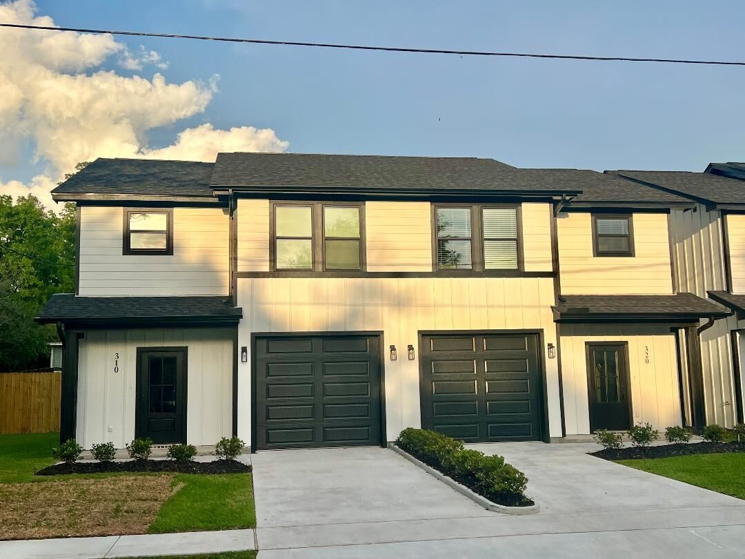 Property Photo: 310 N 9th St. TX 77702