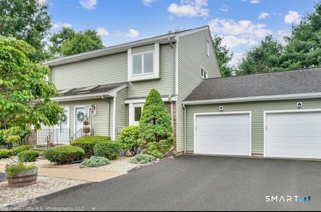 Property Photo:  918 Sand Stone Drive 918  CT 06074 
