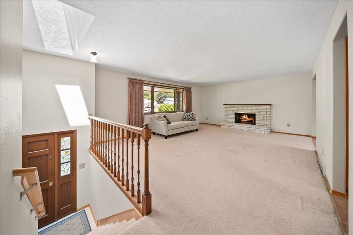 Property Photo: 11808 N Madison St WA 99218