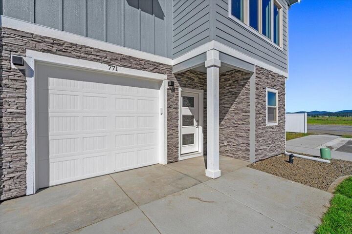 Property Photo:  