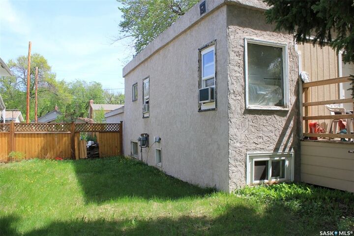 Property Photo: 804 F Avenue N SK S7L 1W5