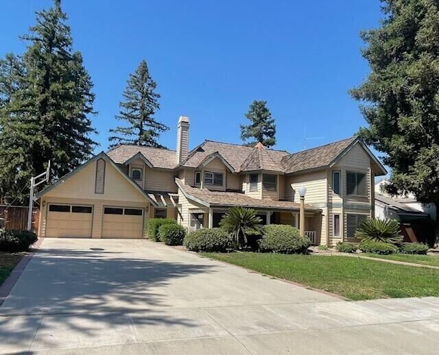 Property Photo: 144 E Parkview Avenue CA 93277