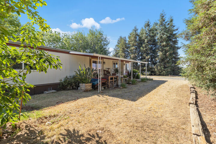 Property Photo: 18946 Road 212 CA 93267