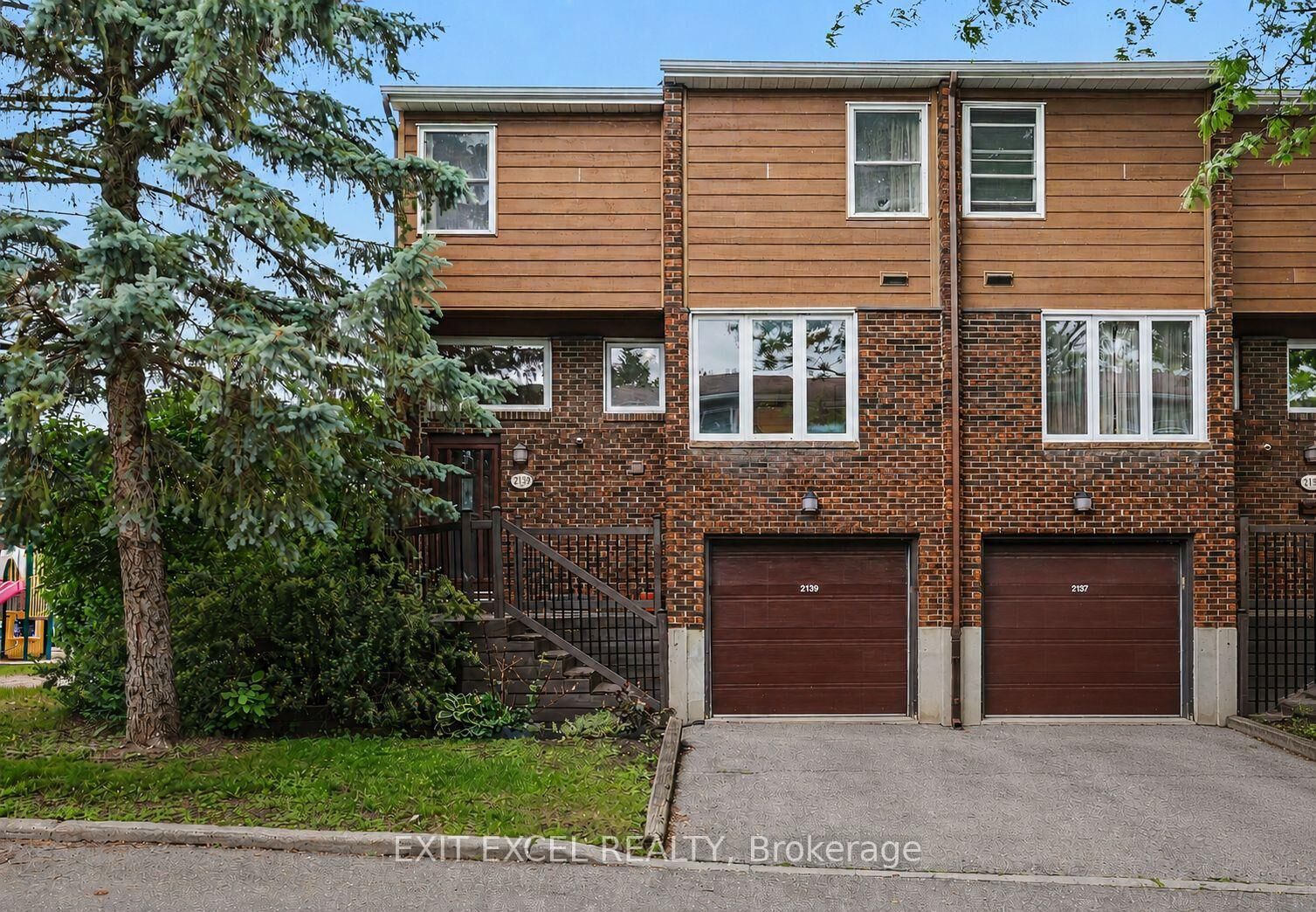 Property Photo: 2139 Eric Crescent 47 ON K1B 4P5