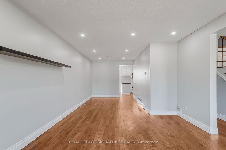 Property Photo: 27 Daphne Crescent ON L4M 2Y7