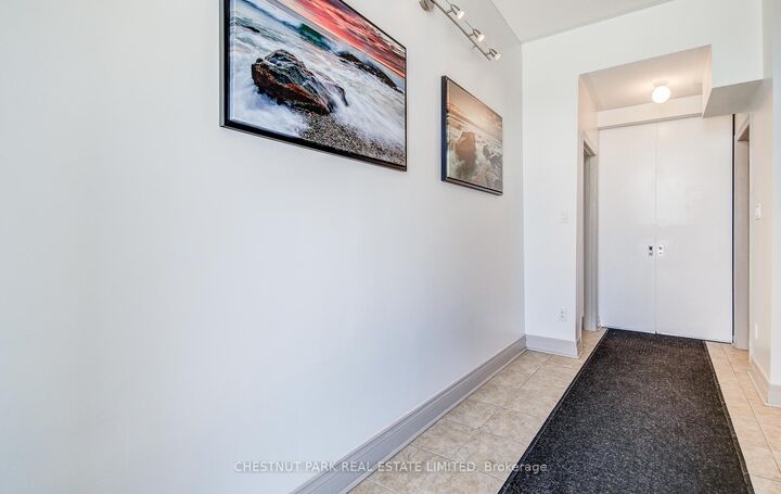 Property Photo: 885 Lakeshore Road E 5 ON L5E 1E2