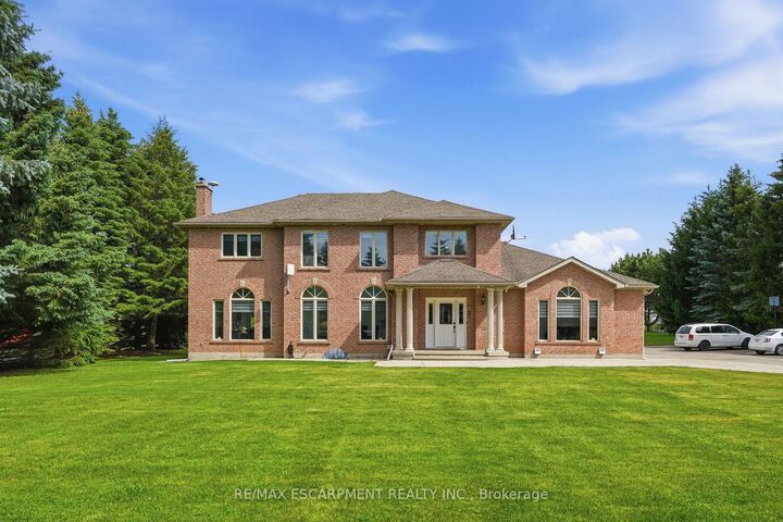 2 Currie Drive — photo 1
