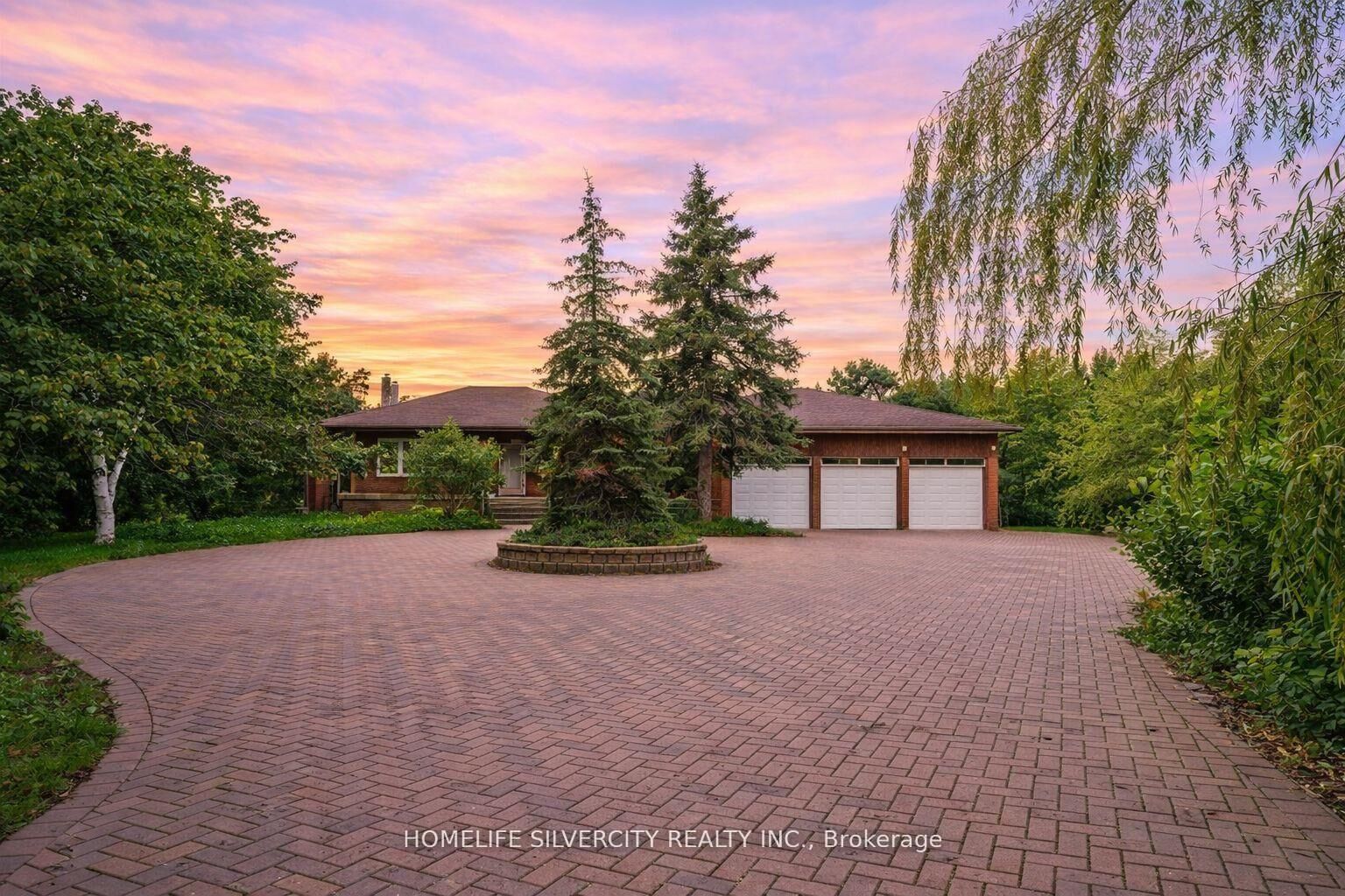 Property Photo: 4395 Castlemore Road ON L6P 0W9