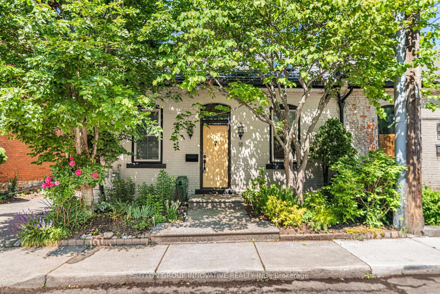 Property Photo: 18 Pearl Street S ON L8P 3W5