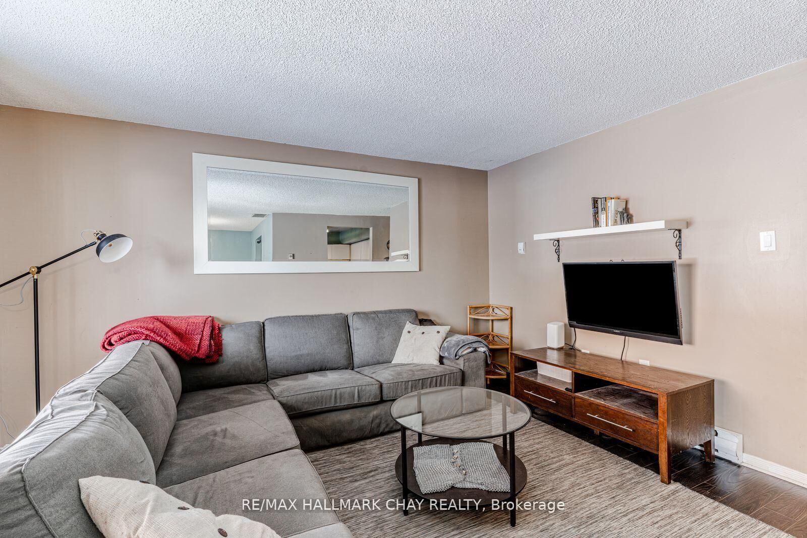 Property Photo:  22 Meadow Lane 8  ON L4N 7K2 