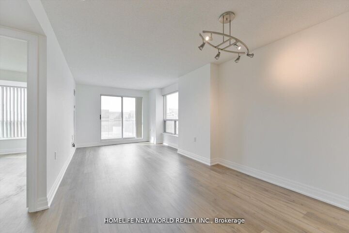 Property Photo: 21 Hillcrest Avenue 607 ON M2N 7K2