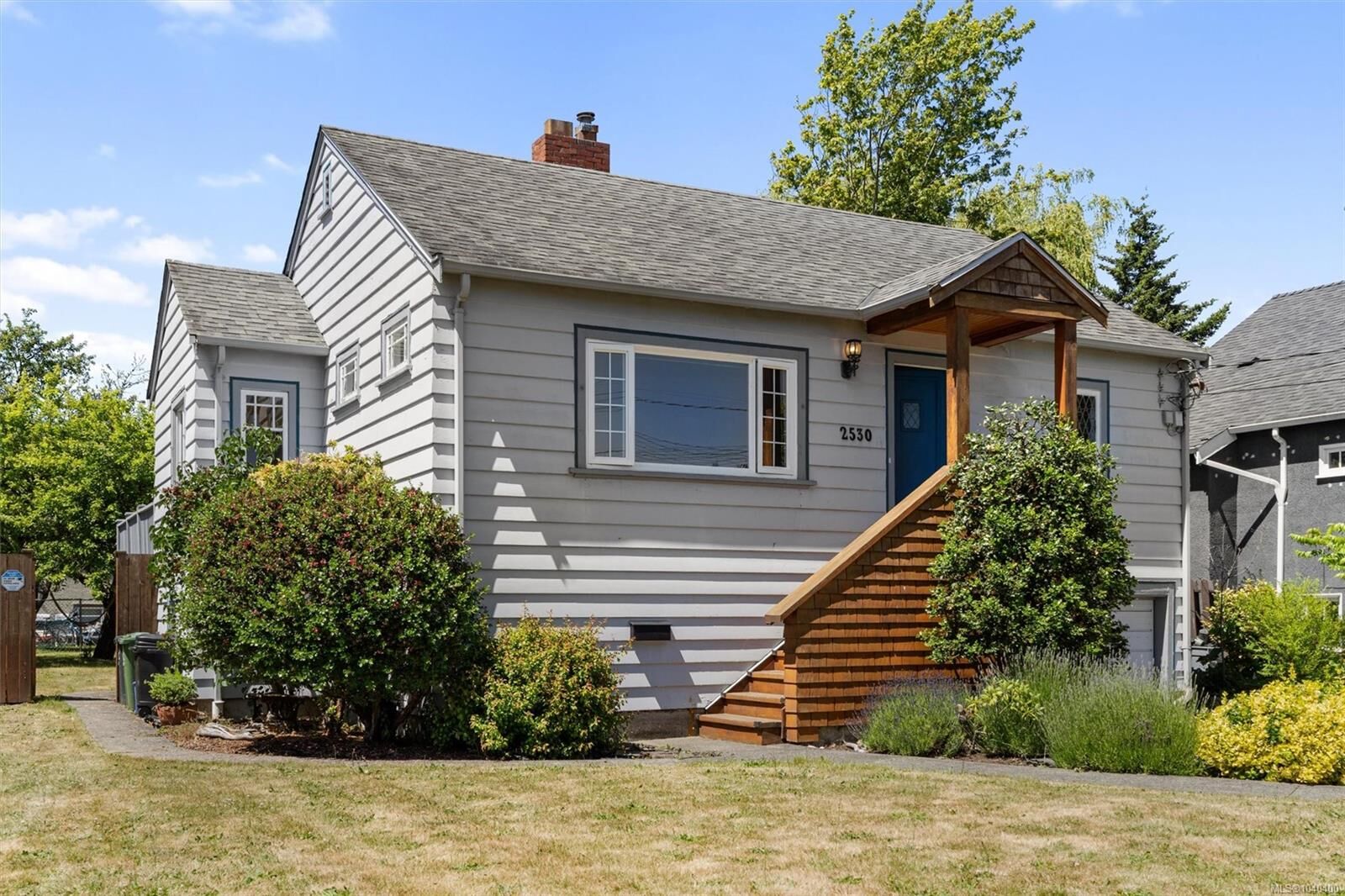 Property Photo:  2530 Blackwood St  BC V8T 3W1 