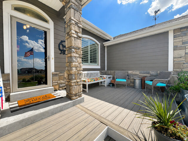Property Photo: 1644 E Arrowhead Ln UT 84074