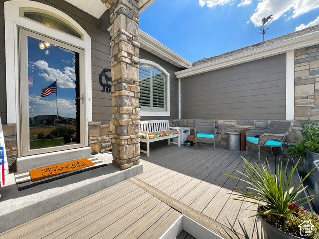 Property Photo: 1644 E Arrowhead Ln UT 84074