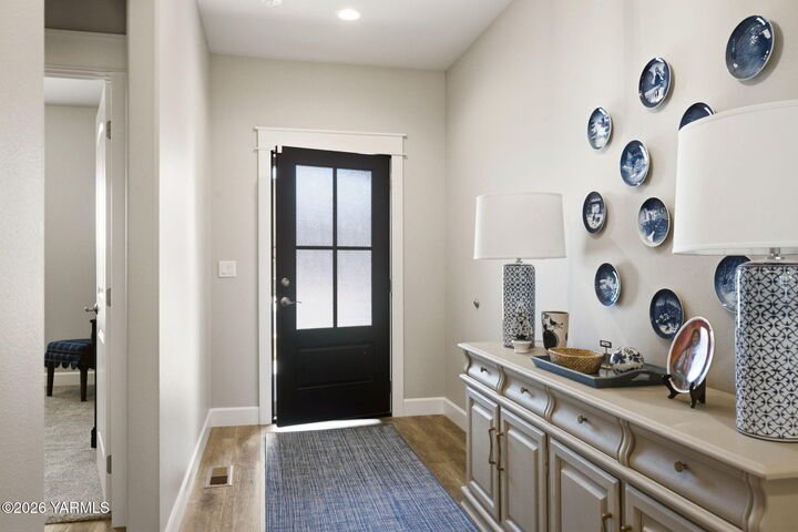Property Photo: 8809 Kail Dr WA 98908