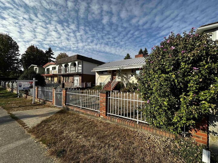 Property Photo: 2621 E 8th Avenue BC V5M 1W4