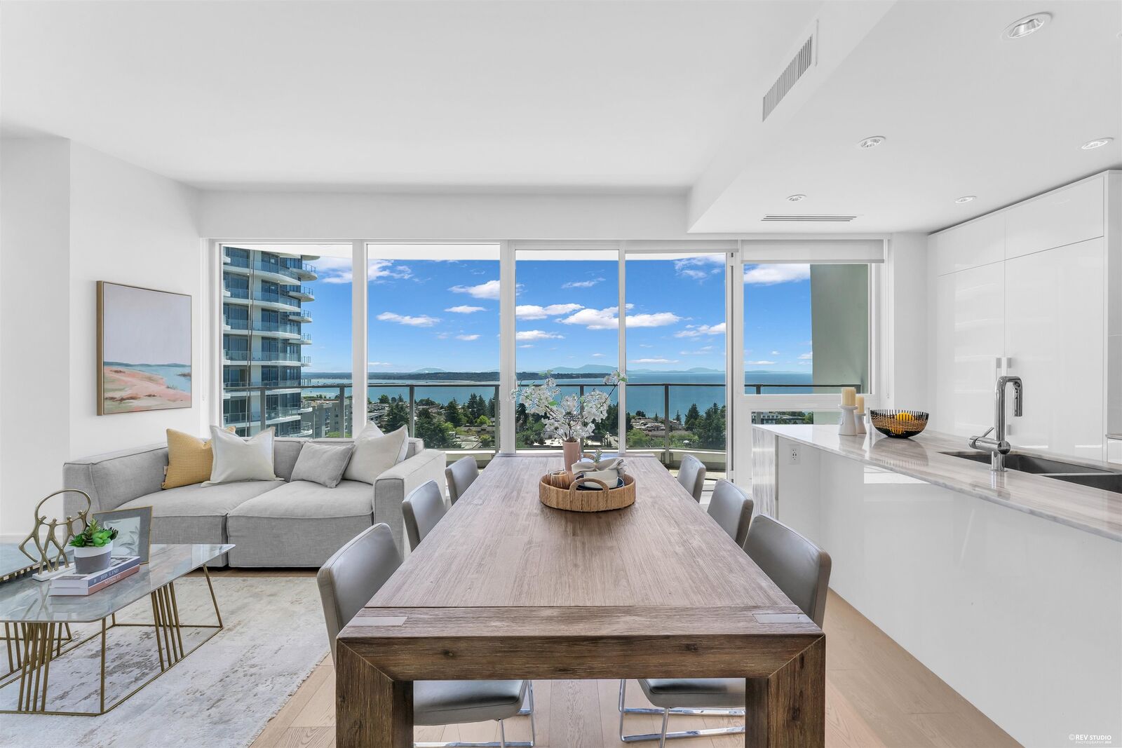 Property Photo: 1500 Martin Street 1106 BC V4B 0C2