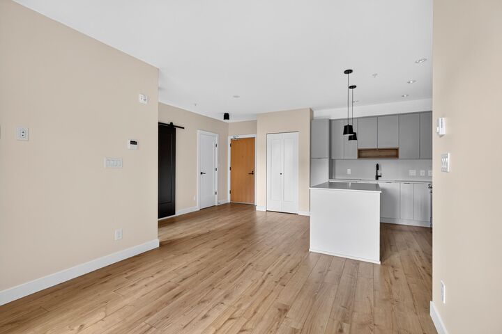 Property Photo: 2493 Montrose Avenue 213 BC V2S 0L4