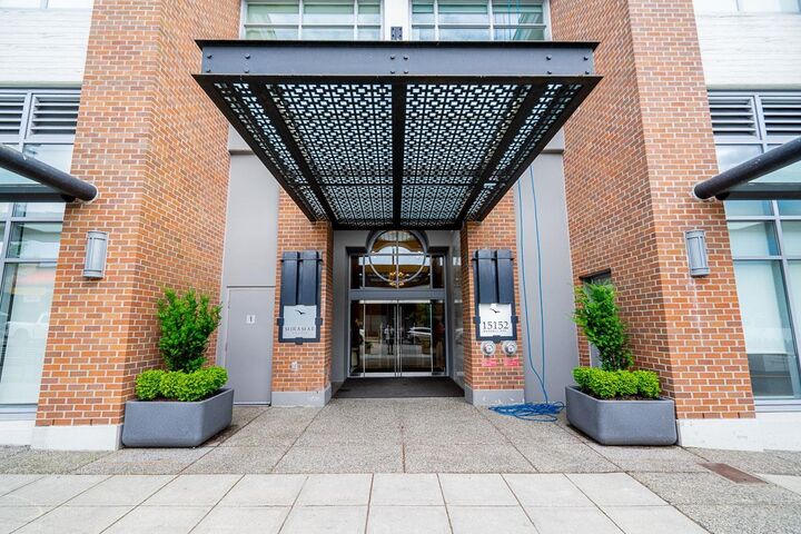 Property Photo: 15152 Russell Avenue 203 BC V4B 0A3