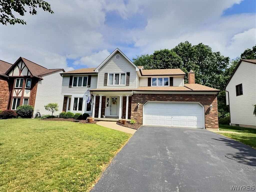 Property Photo:  110 Londonderry Lane  NY 14068 
