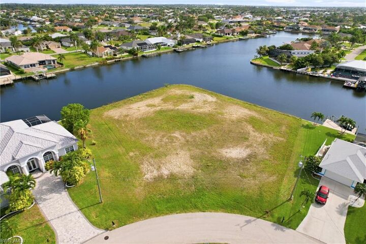Property Photo: 3021 SW 27th Pl FL 33914