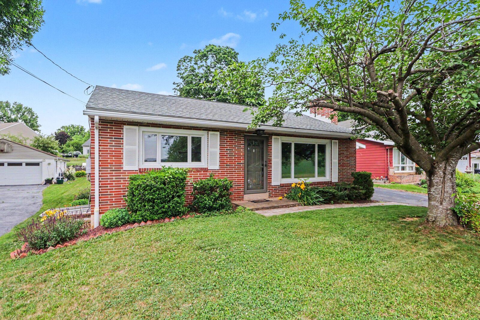 Property Photo:  1755 Grove Street  PA 17036 