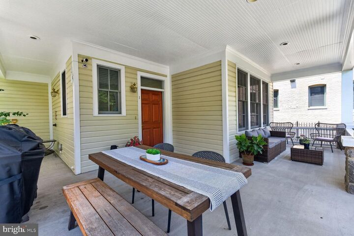Property Photo:  3350 17th Street NW 1  DC 20010 