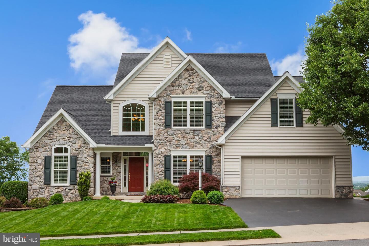 Property Photo: 572 Eagles View PA 17601