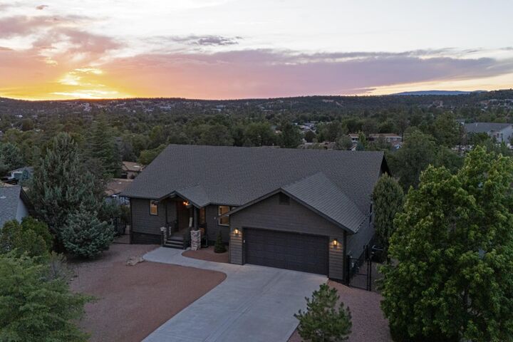 Property Photo:  104 N Lariat Way  AZ 85541 