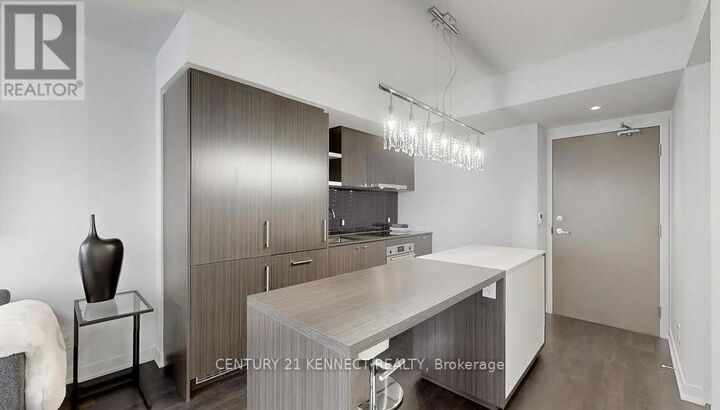 Property Photo: 88 Harbour Street 5703 ON M5J 0C3