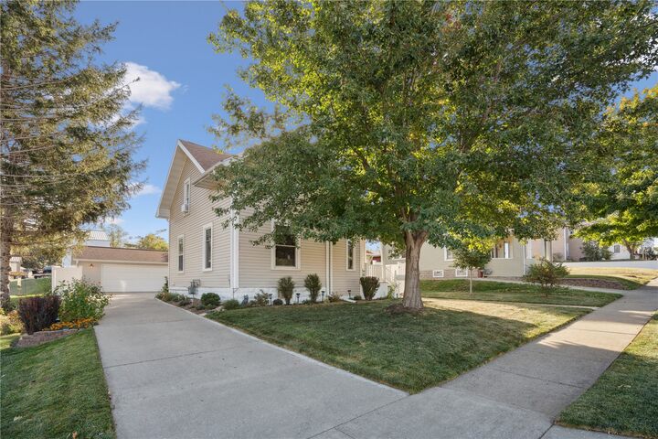 Property Photo: 1715 7th Avenue IA 52208