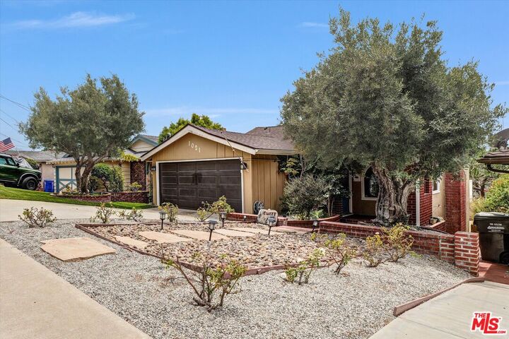 Property Photo:  1021 Camino Real  CA 90277 
