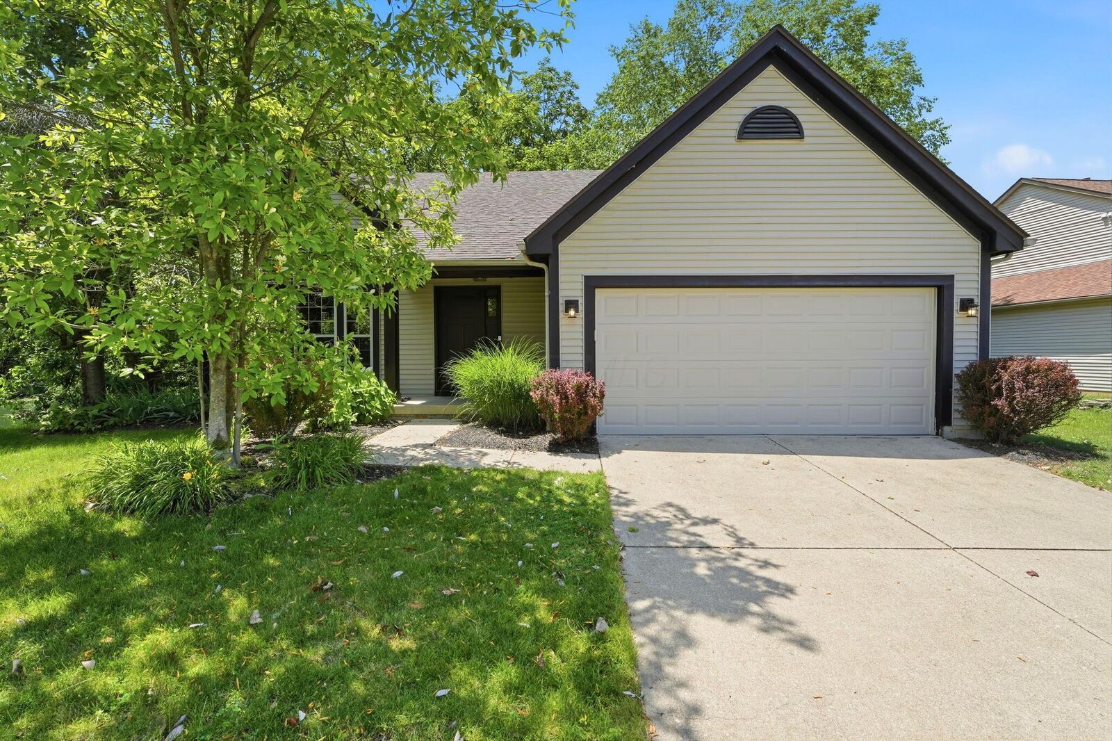 Property Photo: 7504 Crossing Place OH 43035