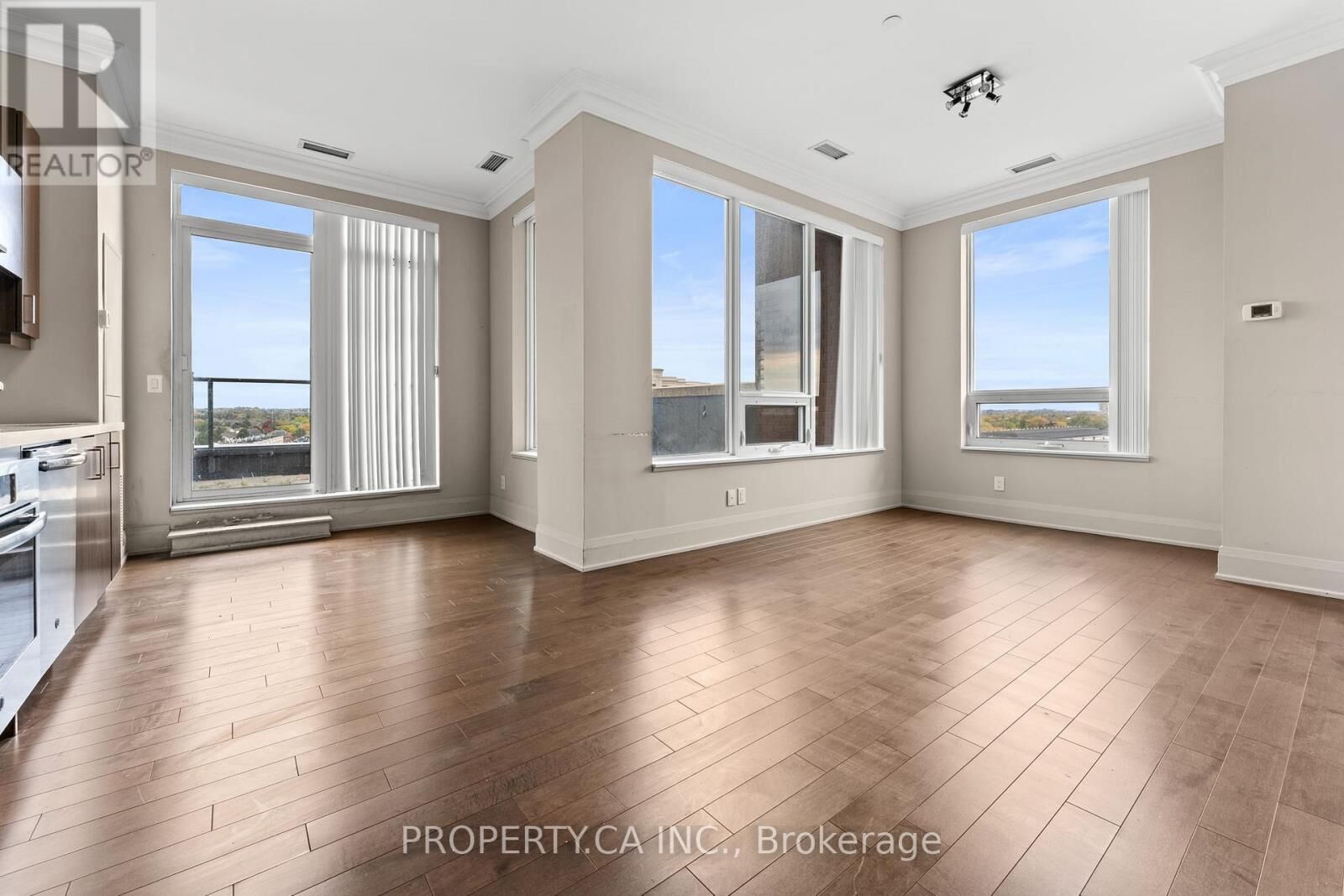 Property Photo: 28 Uptown Drive Ph15 ON L3R 5M8