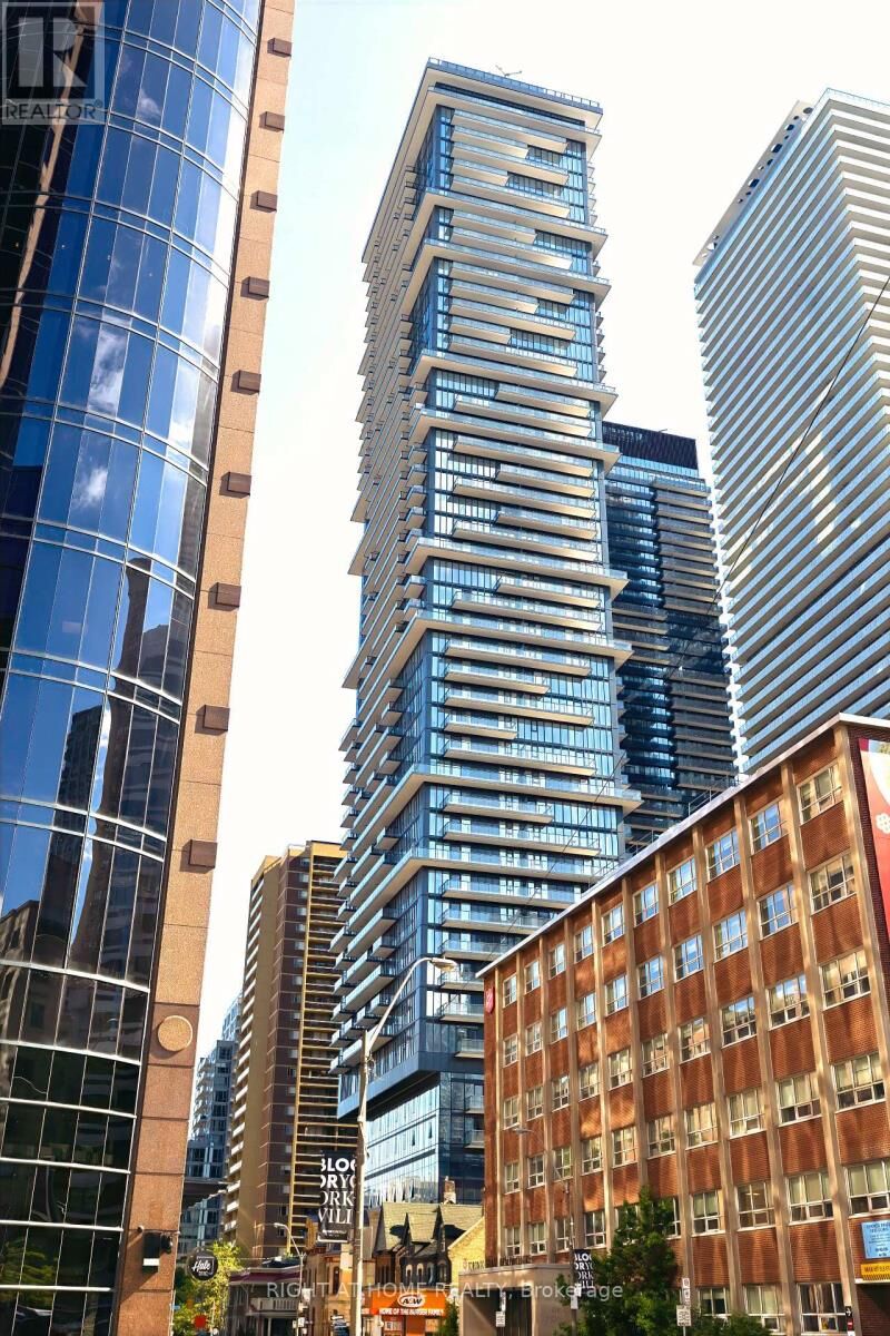 Property Photo: 634 Church Street 1401 ON M4Y 2G3