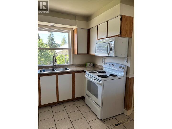 Property Photo:  1201 6th Street  BC V1C 1L8 