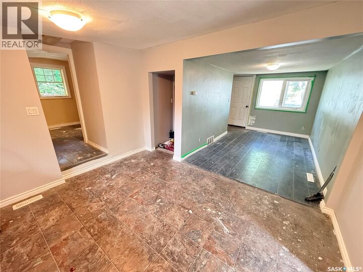 Property Photo: 330 3rd Avenue SE SK S4H 1X4