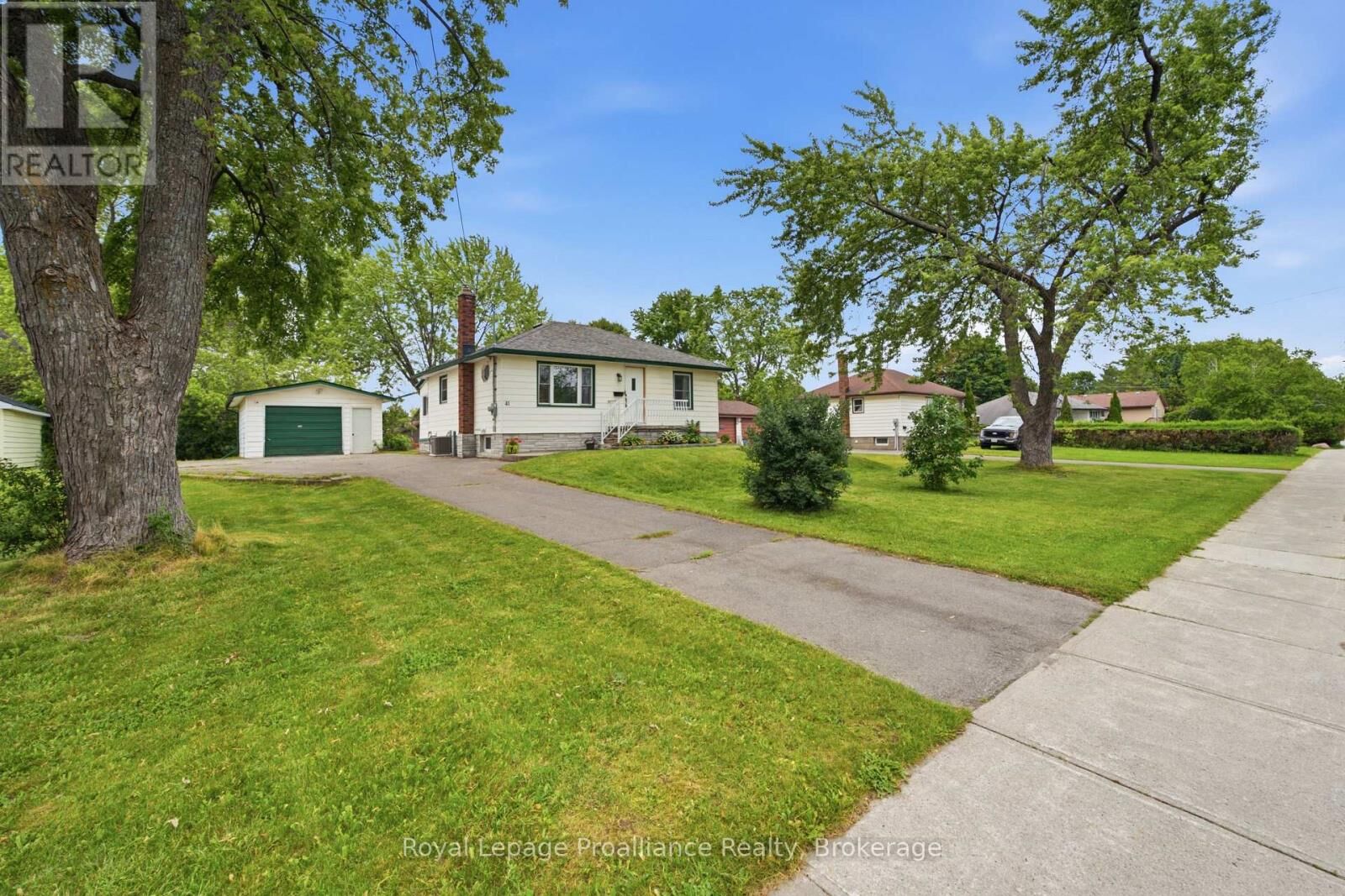 Property Photo:  41 Tracey Street  ON K8P 2R7 