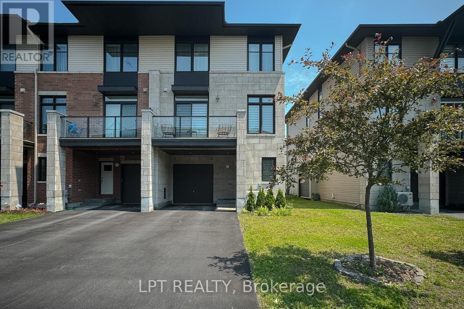 Property Photo:  552 Labrador Crescent  ON K1T 0R5 