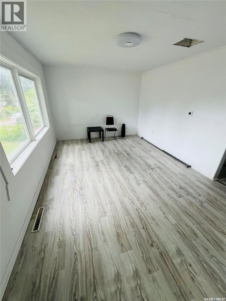 Property Photo:  568 7th Street E  SK S6V 0S5 
