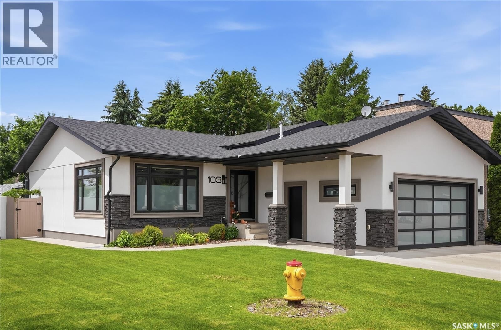 Property Photo: 103 Mallin Crescent SK S7K 7W9