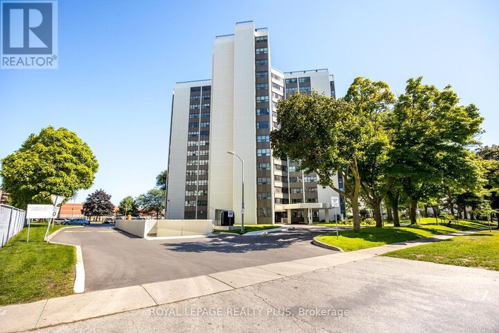 Property Photo: 2323 Confederation Parkway 408 ON L5B 1R6