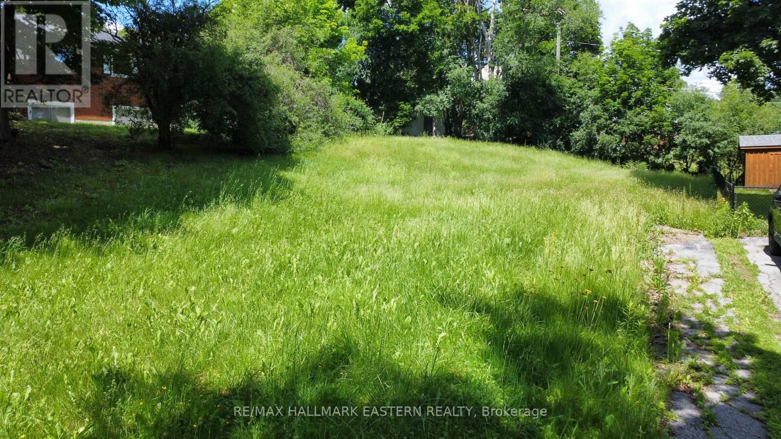 Property Photo:  33 Greenhill Drive North  ON K9J 6E2 