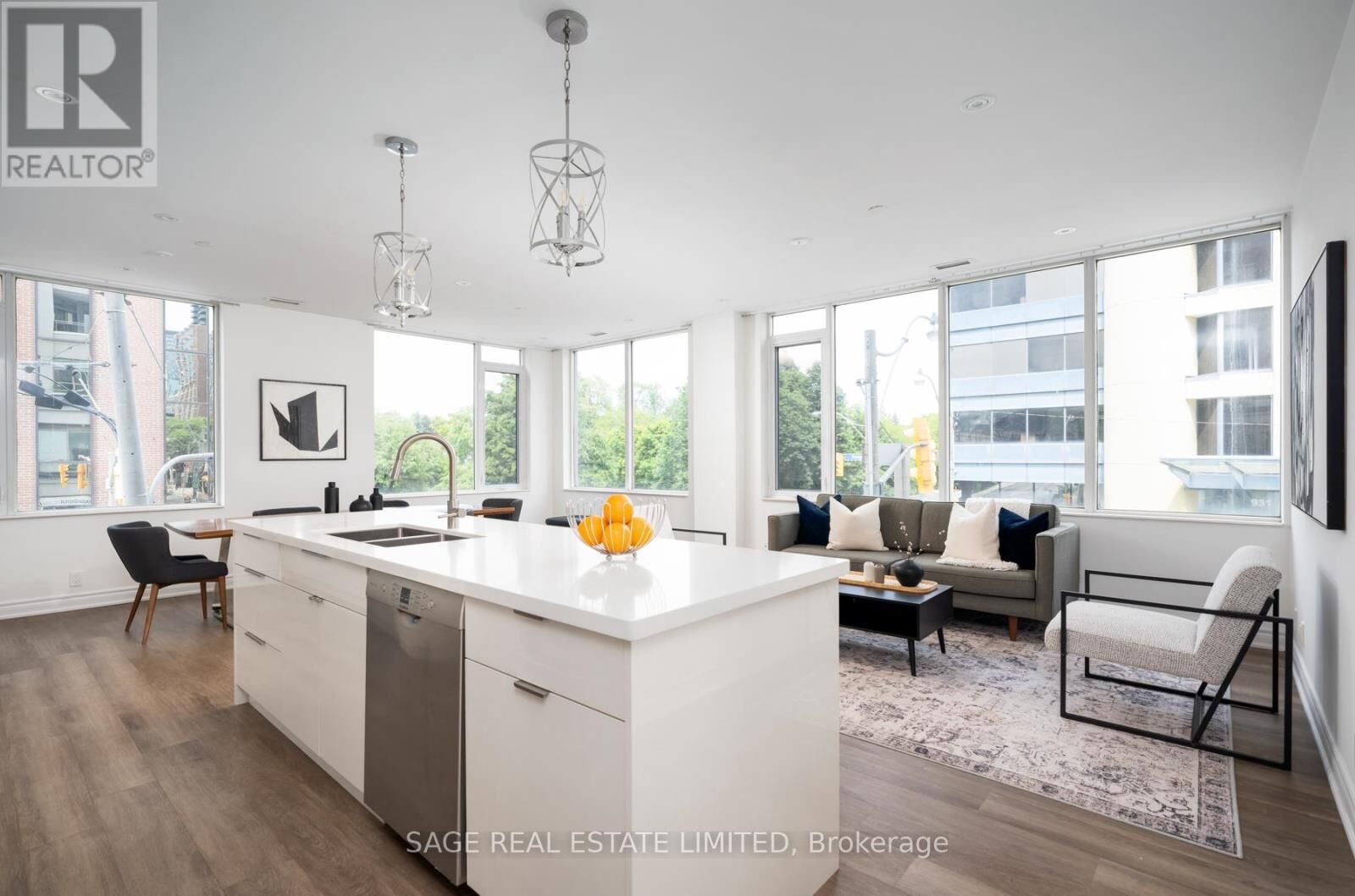 Property Photo:  980 Yonge Street 205  ON M4W 3V8 