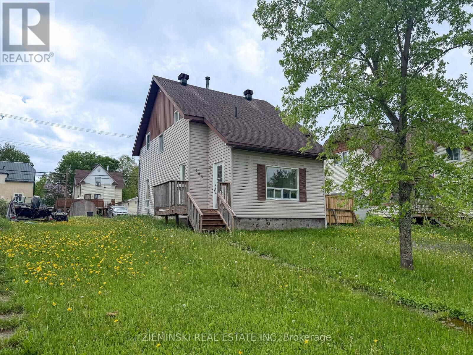Property Photo: 143 Essex Avenue ON P0K 1E0
