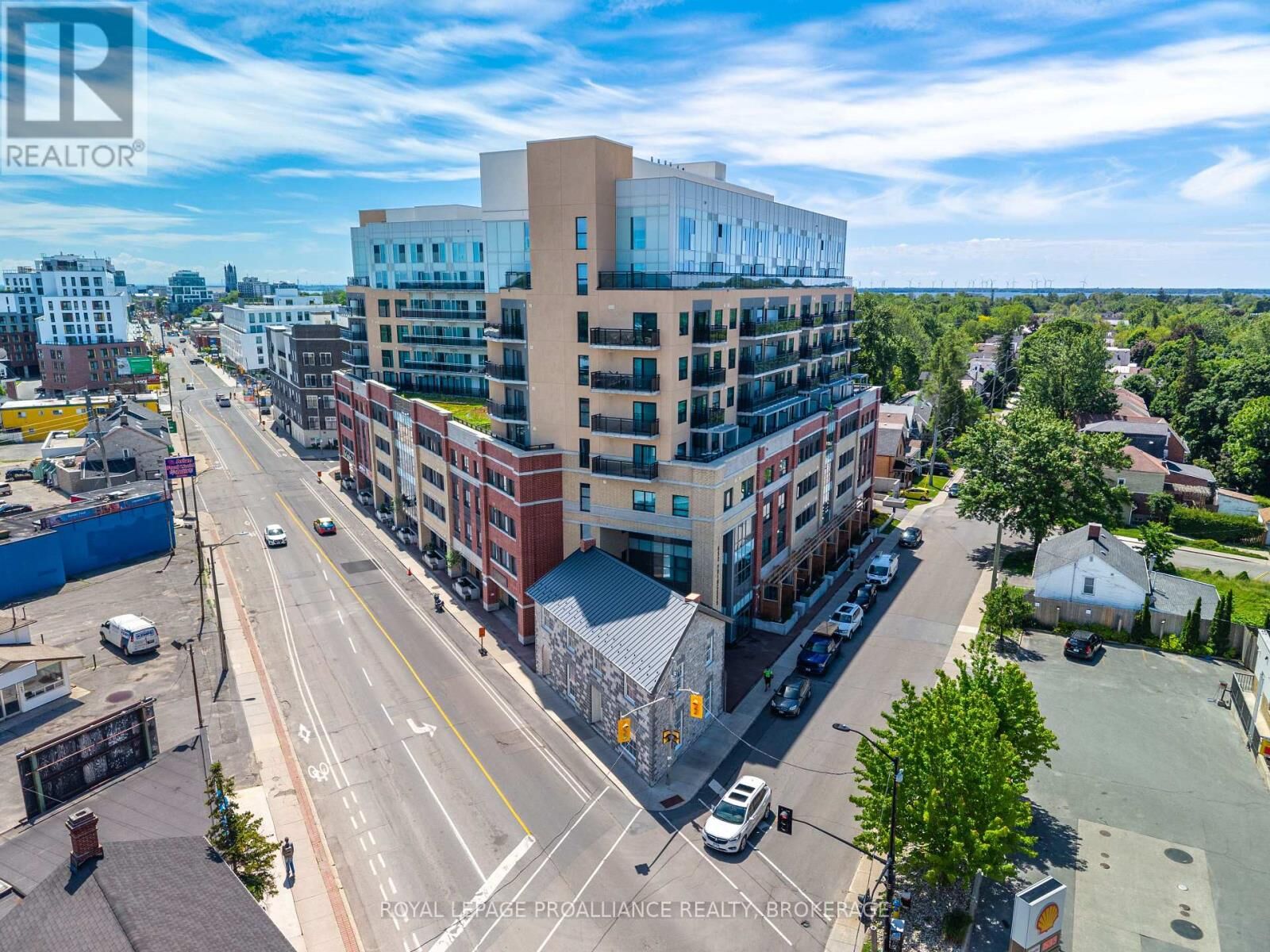 Property Photo:  652 Princess Street 818  ON K7L 1E5 