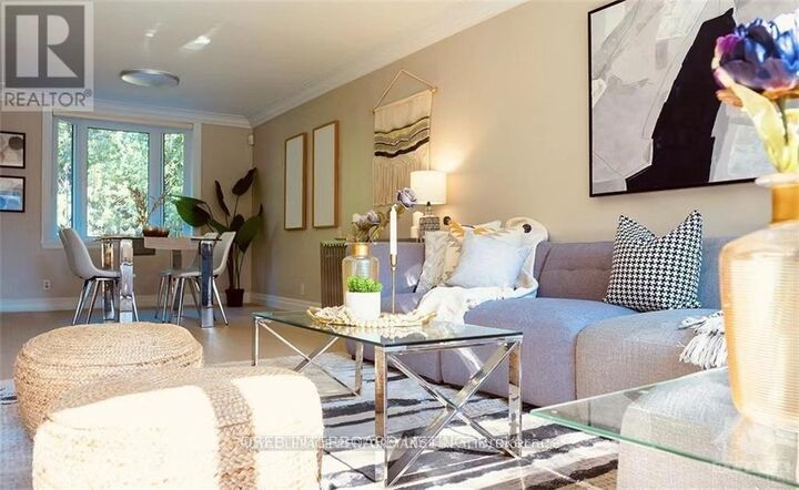 Property Photo:  2077 Palmer Avenue  ON K1H 5Z3 