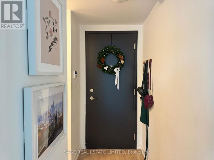 Property Photo: 377 Madison Avenue 405 ON M4V 3E1